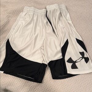 Under Armour Men's White and Black Athletic Shorts 🩳🏀